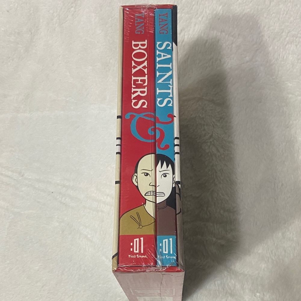 Graphic Novel with Illustrated Cover - Picture 3 of 8